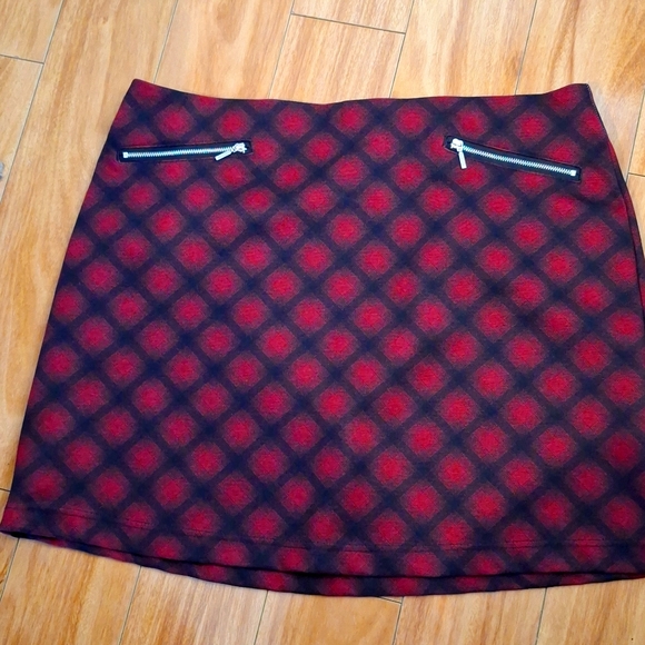 Red A-Line Mini Skirt for Casual Night Out - Picture 7 of 11